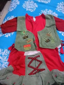 Cute Red & Green Baby Outfit + freebies