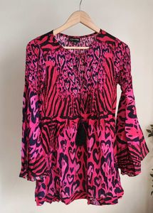 Vibrant Pink & Black Heart Print top