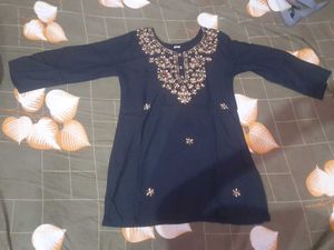 BLACK CHIKANKARI SHORT KURTI🩶