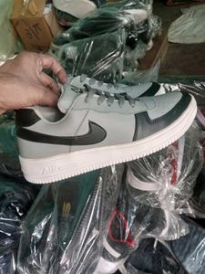 NEW NO USED SNEAKERS SHOES FOR MEN.