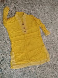💛Beautiful Yellow Short Top💛