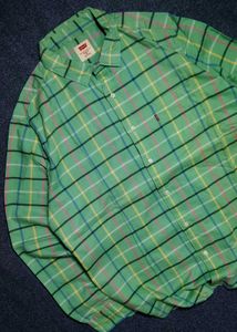 Levi's Plaid Button-Up Shirt