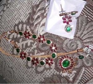 ovel princess Necklace With Pretty Earings
