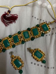 Emerald &amp; Gold Choker Necklace Set