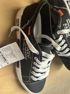 Men Typographic Print Lace-up Sneakers
