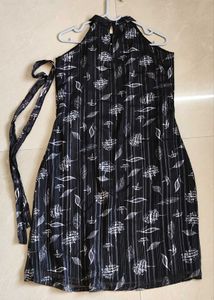 Chic Black & White Leaf Print Dress Halter Neck 2