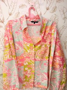 Vero Moda's Vibrant Floral Print Button-Up Shirt