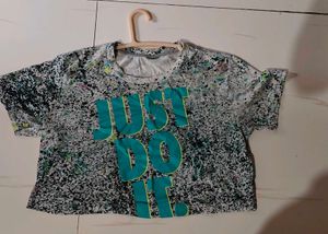 Nike Just Do It Cropped T-Shirt