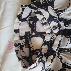 Stylish Black &amp; White Patterned Top