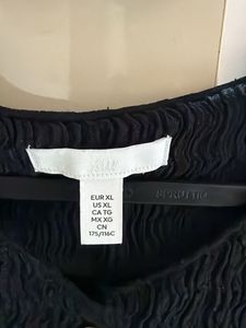 H&amp;M - Black Textured Button-Up Sleeveless Top