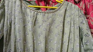 🌿 Elegant Sage Green Floral Dress 🌿