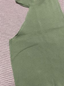 Chic Green Sleeveless Mock Neck Top
