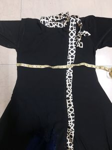 Elegant Black Abaya with Trim Detail