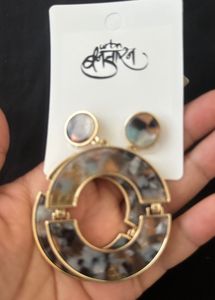 Chic faux  Tortoiseshell Hoop Earrings