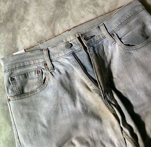 Levi’s Light Wash Denim Jeans