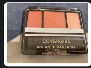 Covergirl Instant Cheekbones Blush Palette