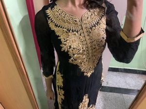 Elegant Black &amp; Gold Embroidered Kurta Set