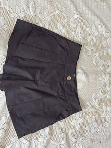 Chic Black High-Waisted Shorts