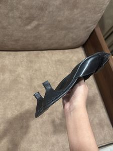 Chic Black Pointed Toe Mules