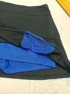Athletic Skirt with Blue Accent Stretchy Sz 30-32