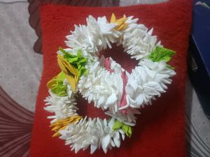 Floral hand gajre