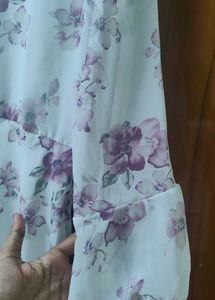 White Floral Dress 🐻‍❄️🌸
