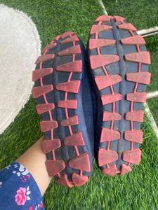 Comfortable Navy &amp; Pink Slip-On Shoes