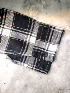 Black &amp; White Plaid Cropped Shirt