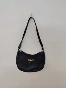 Chic Black Shoulder Bag with Bow Accent