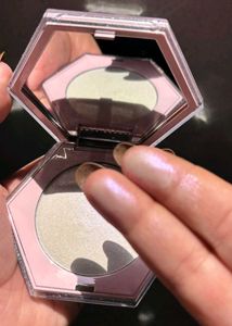 fenty beauty diamond bomb highlighter