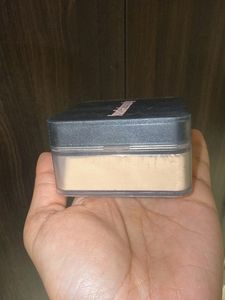 Huda Beauty Compact Powder Banana bread