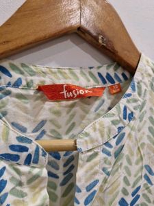 a simple pattern kurta for daily wear