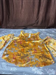 xs size Chic Yellow Floral Cold Shoulder Top