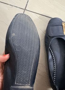 Stylish Black Ballet Flats with Gold Buckle