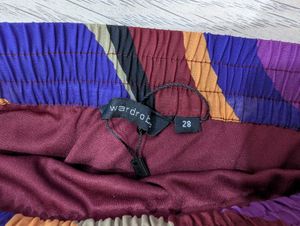 westside - Vibrant abstract Pleated Midi Skirt