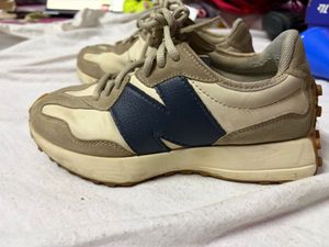 New Balance 327 Sneakers