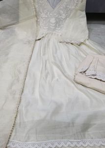 Elegant Off-White Chikankari Kurta Set
