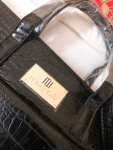 Chic Black Crocodile-Embossed Handbag