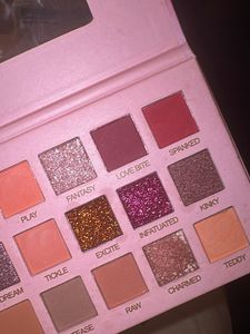 18-Color Eyeshadow Palette Matte &amp; Glitter Shade