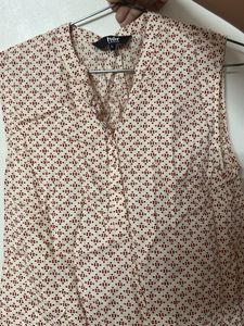 Women's Cream & Red Print Sleeveless Top