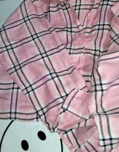 crop pink shirt
