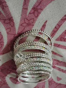 195.Sparkling Pastel Bangle Set