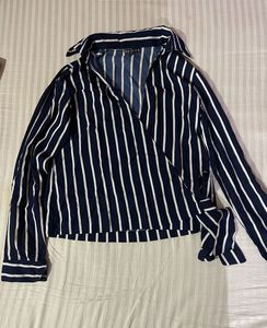 Nevy White Wrap Shirt ✨Like New✨