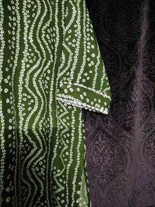 Hurry Mehandi Green Bandhani Kurti On Sale!