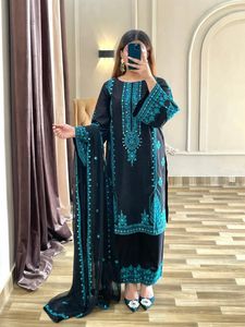 Pakistani suit