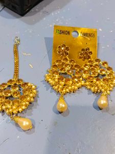 Stunning Gold Pearl Earring & Tikka Set
