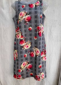 6029. Chic Rose Print Sleeveless Dress