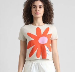 Cute Flower Graphic Cropped Tee