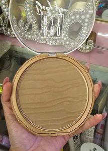body glow highlighter from dubai