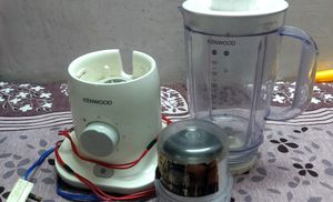 Kenwood Gringer With 2 Jars ..